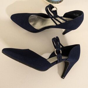 Impo Shoes Women's Size 6.5 Black Vonny Slip-on Elastic Strap Pointed Heels